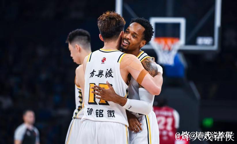 广厦球员为何不与布朗击掌？没有布朗如何拿到冠军？